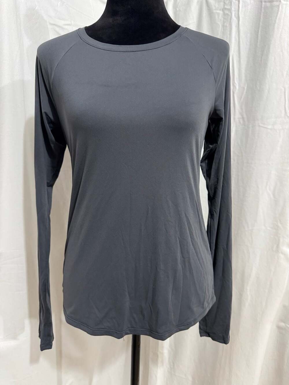 Alo Yoga Women's Long Sleeve Performance Athletic Shirt with Thumbholes